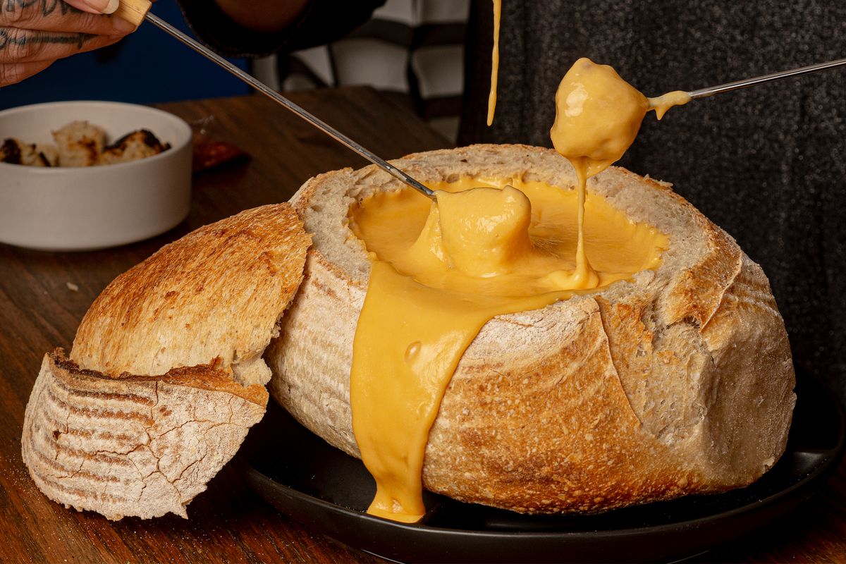 Meilleure fondue des Alpes : la recette de l'Outa à La Clusaz sacrée à Megève