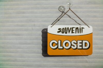Commerces pillés : ce que prévoit le chômage partiel pour les salariés