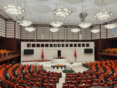 Taxe Zucman : la gauche la remet au vote du budget 2027